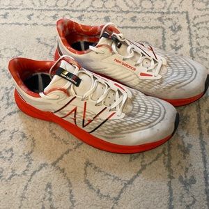 EUC New Balance Prism v2 Running Shoe